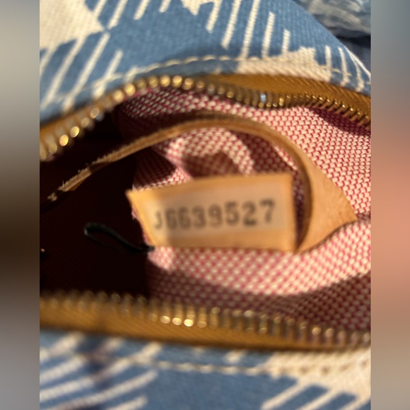 Dooney and Bourke Vintage Blue and off white checkerboard mini bucket bag - Picture 10 of 13